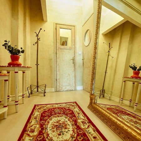 Baroque Splendor: Breathtaking Views & Design Apartment Bucharest Exterior photo