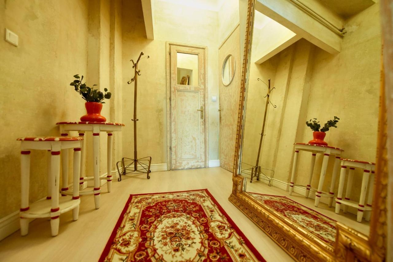 Baroque Splendor: Breathtaking Views & Design Apartment Bucharest Exterior photo