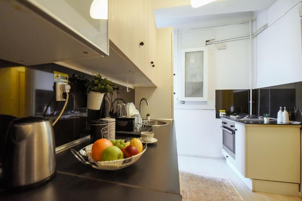Baroque Splendor: Breathtaking Views & Design Apartment Bucharest Exterior photo