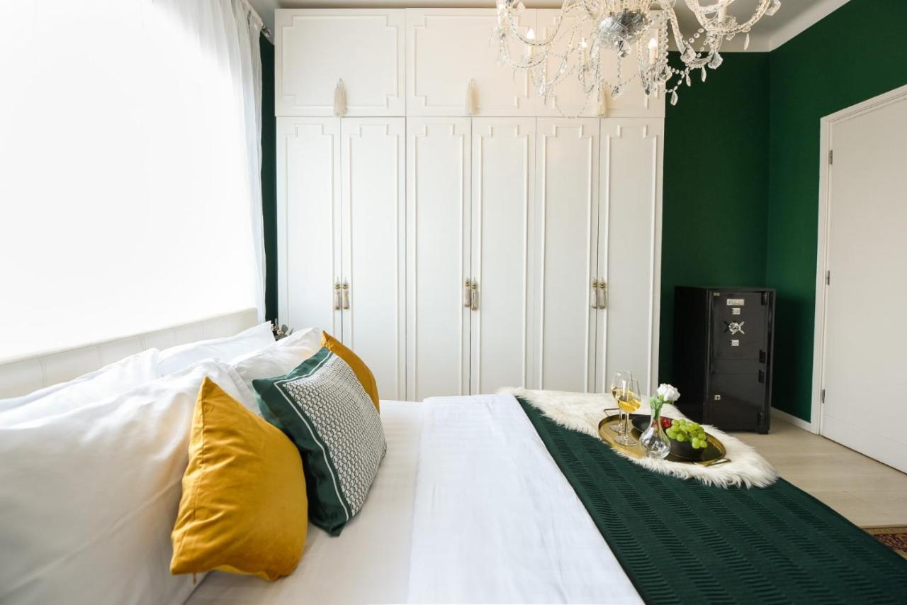 Baroque Splendor: Breathtaking Views & Design Apartment Bucharest Exterior photo